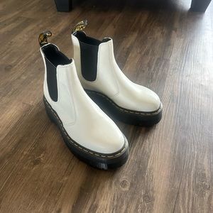 Dr.Marten White chelsea platform boots